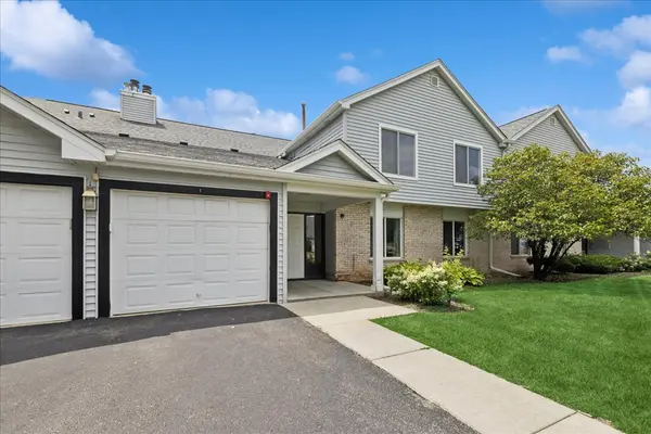 7050 Brighton CT #203, Woodridge, IL 60517