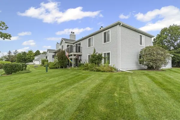 7050 Brighton CT #203, Woodridge, IL 60517