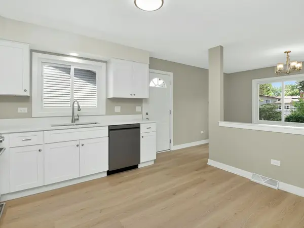 235 Norman CT, Des Plaines, IL 60016