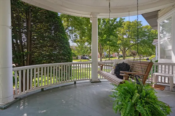 300 W Grantley AVE, Elmhurst, IL 60126