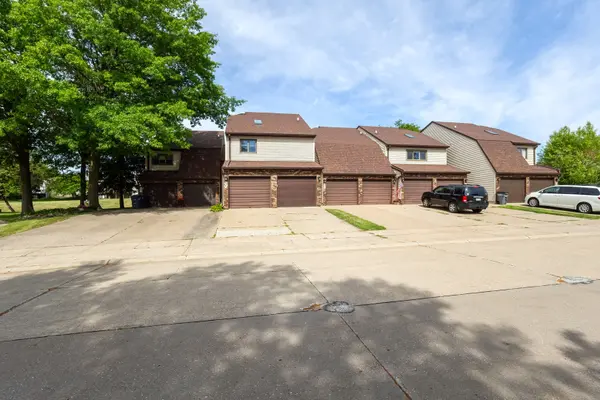 3940 Partridge CIR #D, Bettendorf, IA 52722