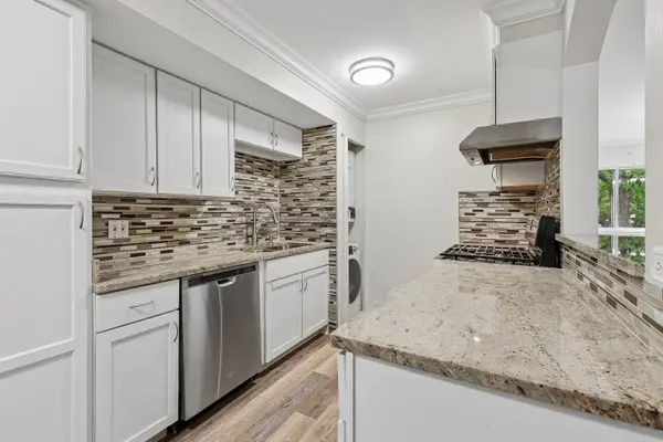 718 Dempster ST #G106, Mount Prospect, IL 60056