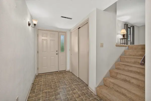516 W Mulberry LN, Long Grove, IA 52756