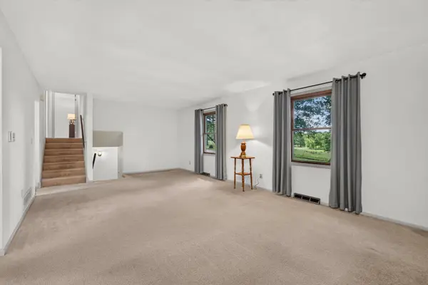 516 W Mulberry LN, Long Grove, IA 52756