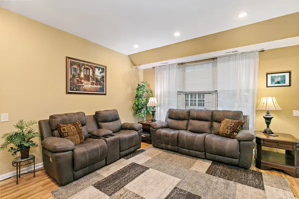 12587 Rock Island TRL, Huntley, IL 60142