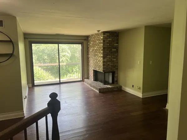 23 Creekside CIR #D, Elgin, IL 60123