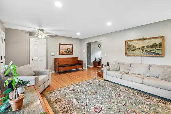 1032 62nd PL, Downers Grove, IL 60516
