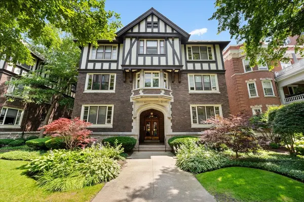 1633 Hinman AVE #1, Evanston, IL 60201