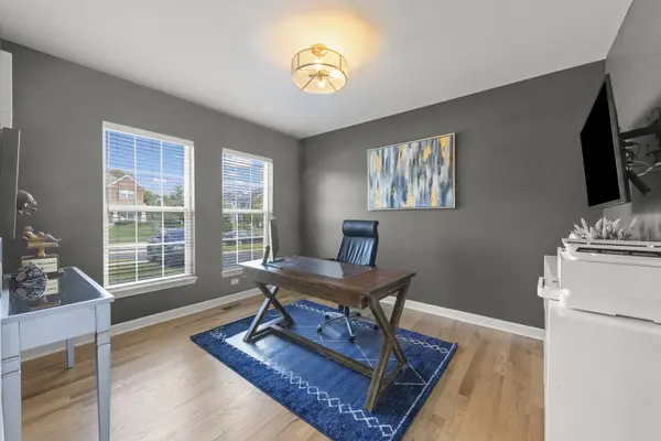 1240 W Thomas RD, Wheaton, IL 60187