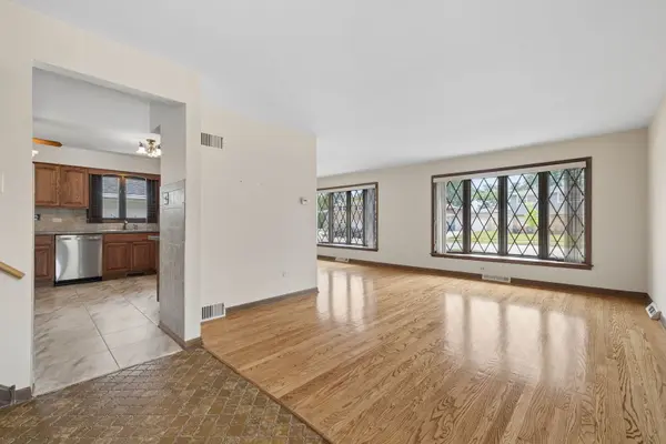 67 Rosewood LN, Chicago Heights, IL 60411