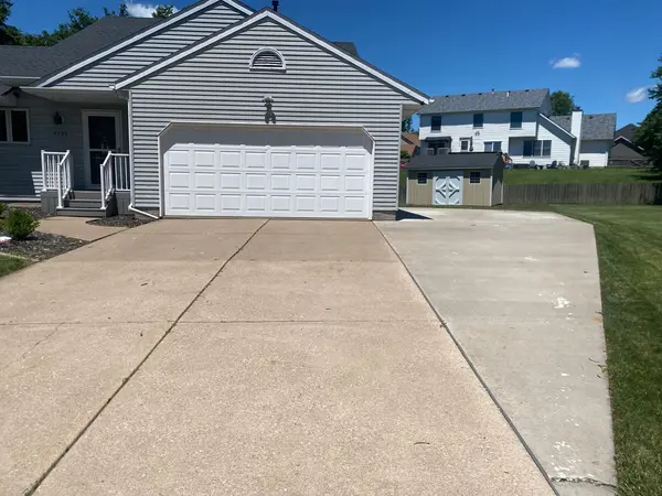 4730 Lockwood CT, Bettendorf, IA 52722