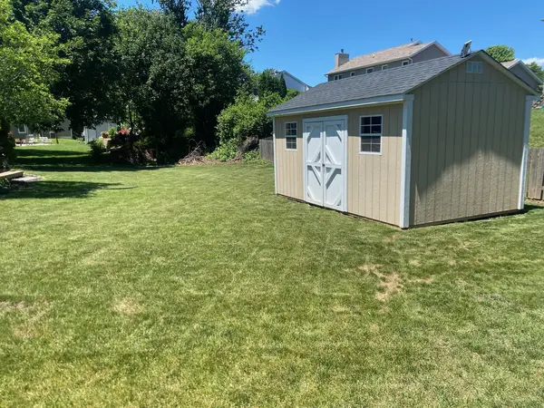 4730 Lockwood CT, Bettendorf, IA 52722