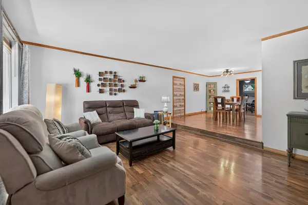 1009 Stratford CIR, Streamwood, IL 60107