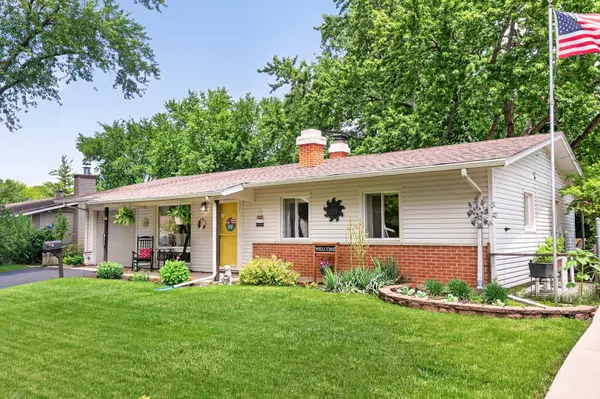 1009 Stratford CIR, Streamwood, IL 60107