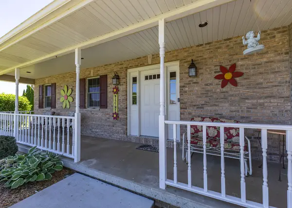 881 Pheasant Run RD, Clinton, IA 52732