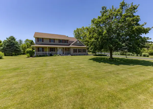881 Pheasant Run RD, Clinton, IA 52732