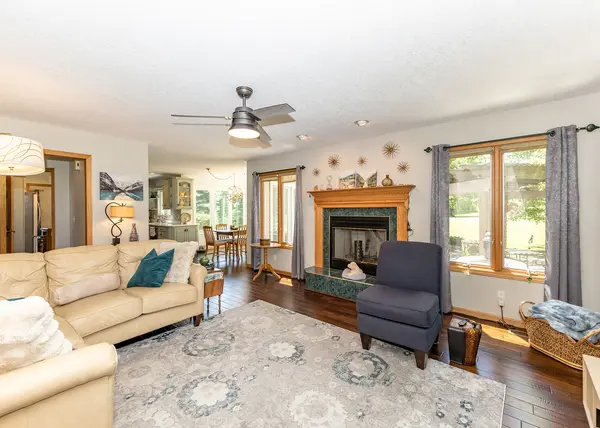 881 Pheasant Run RD, Clinton, IA 52732