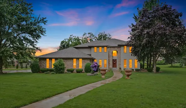 402 HOLLY RIDGE CT, St. Joseph, IL 61873