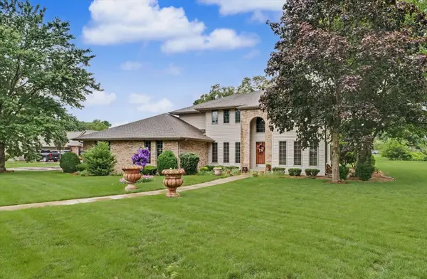 402 HOLLY RIDGE CT, St. Joseph, IL 61873