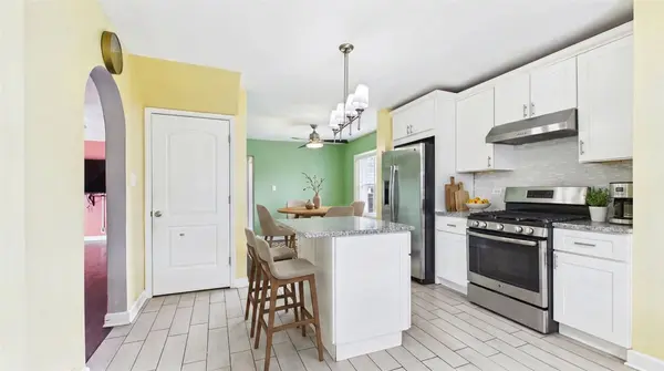 29 N Metropolitan AVE, Waukegan, IL 60085