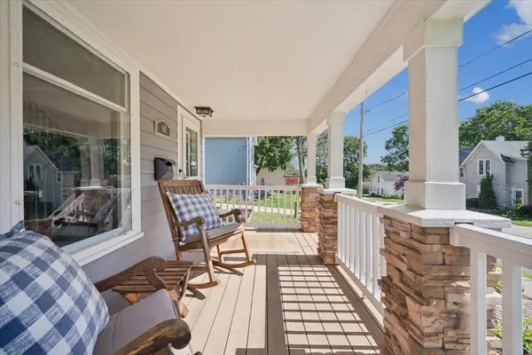 60 N Wisconsin ST, Carpentersville, IL 60110