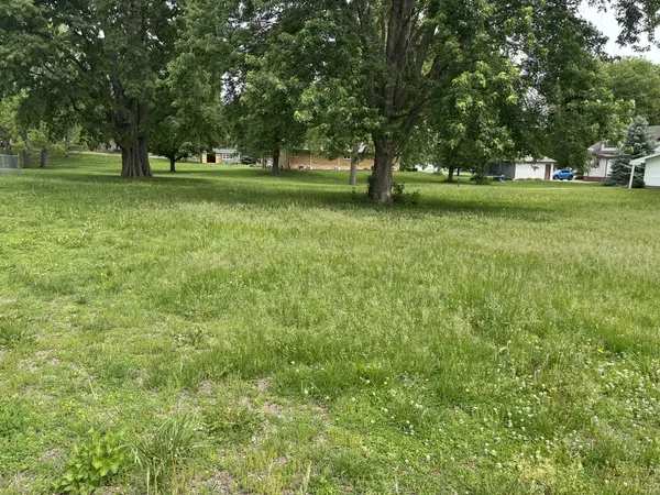 301 S 2nd ST, Walnut, IL 61376