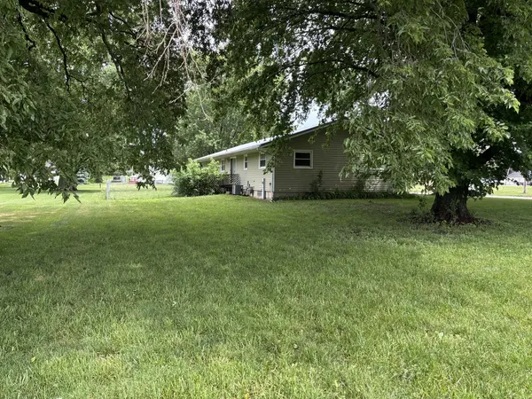 301 S 2nd ST, Walnut, IL 61376