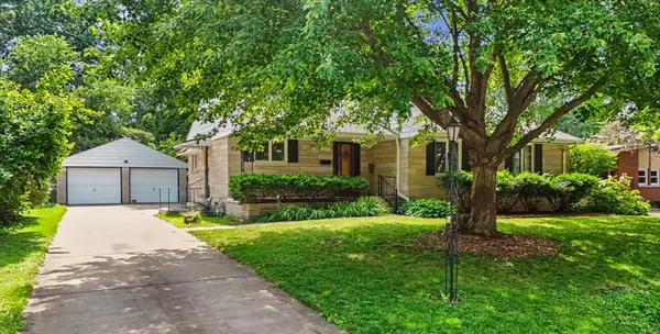 2112 Boudreau DR, Urbana, IL 61801