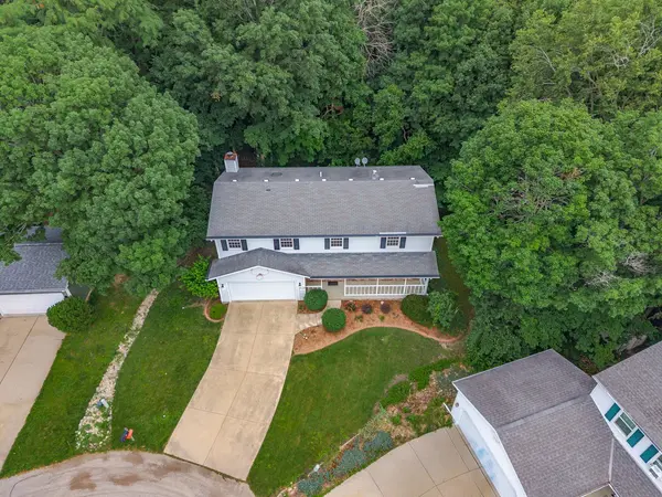 3 Shagbark CT, Bloomington, IL 61701