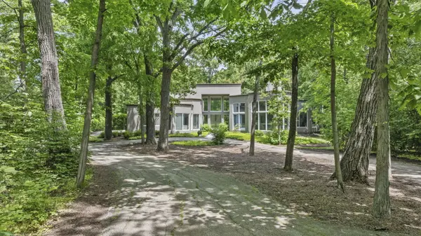 2 Dunsinane LN, Bannockburn, IL 60015