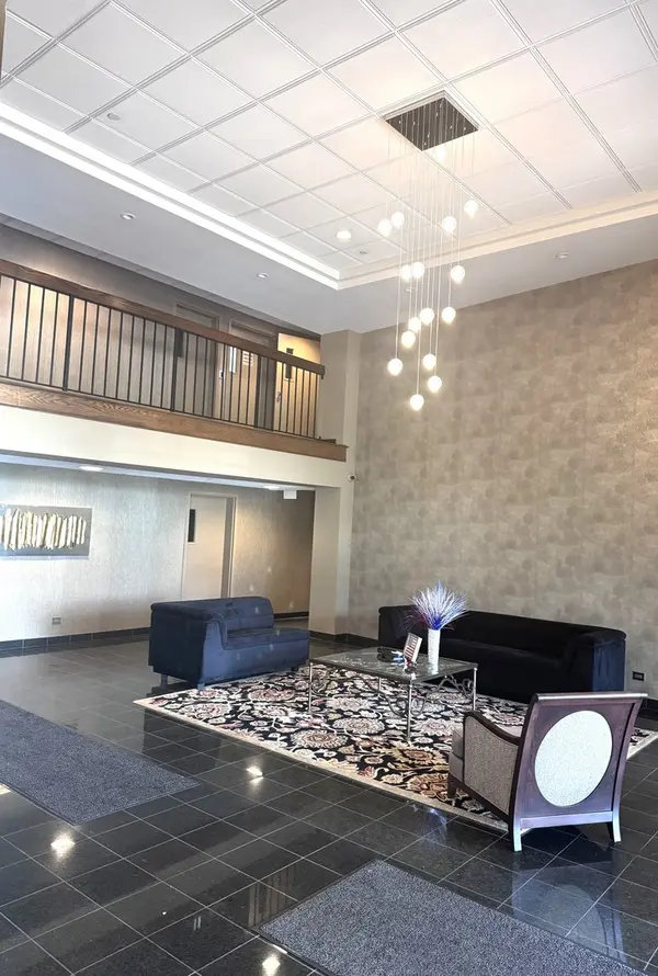 6340 Americana DR #614, Willowbrook, IL 60527