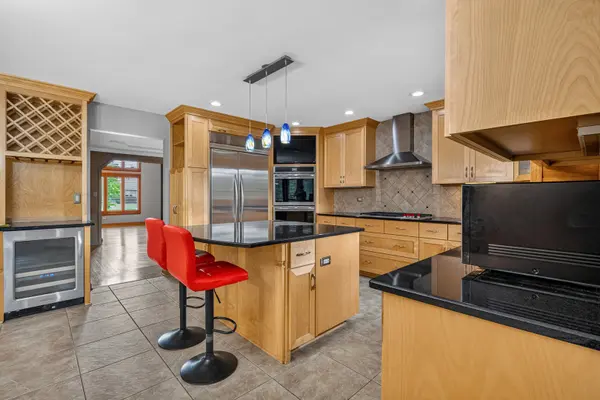 19902 Green Meadows Pkwy, Mokena, IL 60448