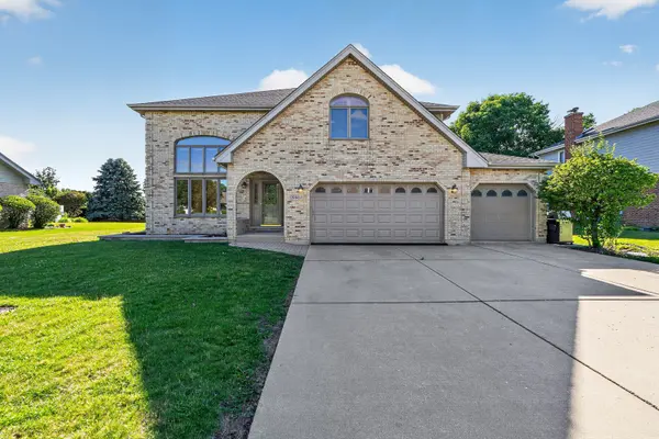 19902 Green Meadows Pkwy, Mokena, IL 60448