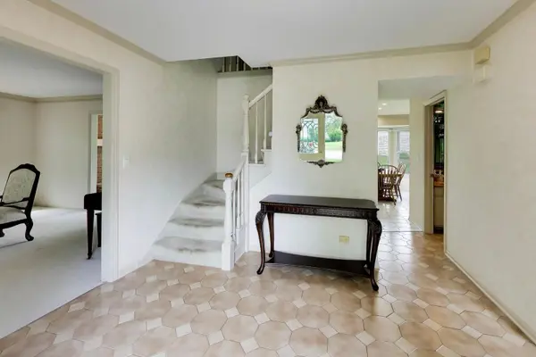 4269 Terri Lyn LN, Northbrook, IL 60062