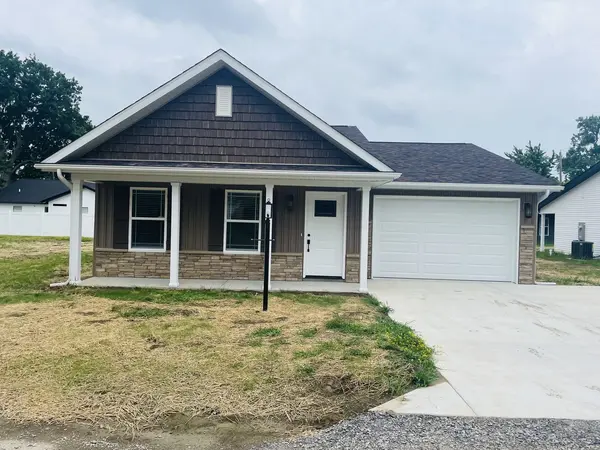 1501 B N Russell ST, Marion, IL 62959