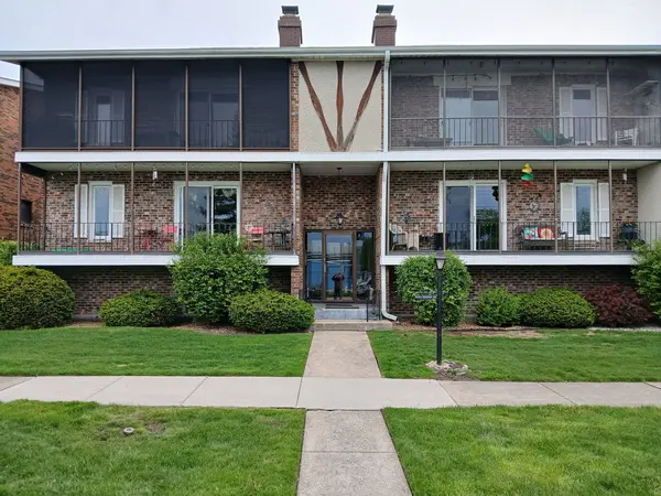 11323 S Roberts RD #C, Palos Hills, IL 60465