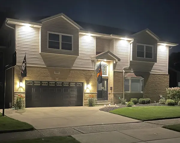 130 S Elm Tree LN, Elmhurst, IL 60126