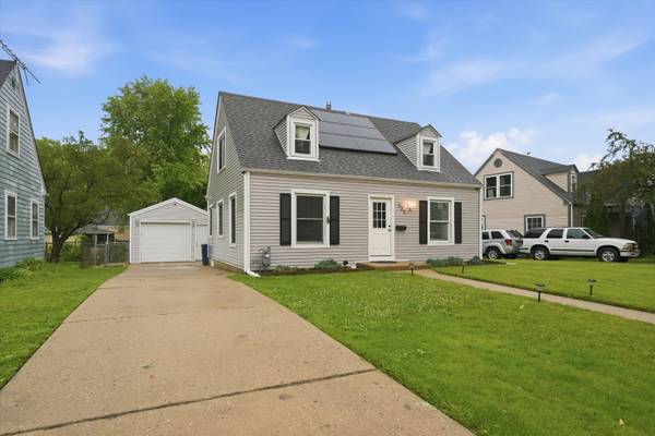 525 Sunset DR, Elgin, IL 60123