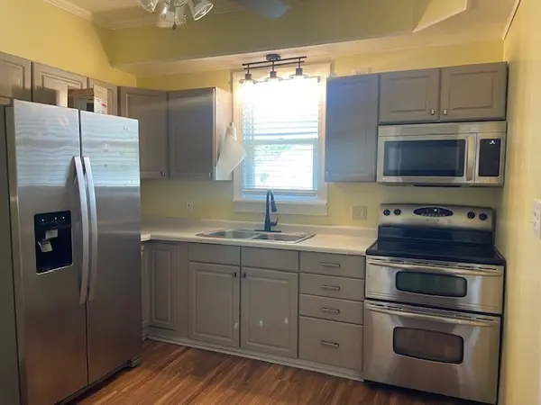 214 N 3RD ST, Clinton, IA 52732