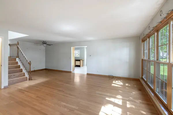 1059 Ridgefield CIR, Carol Stream, IL 60188