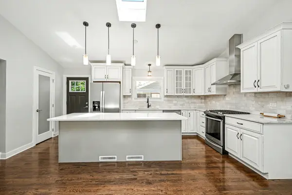 9920 La Reina Real ST, Orland Park, IL 60462