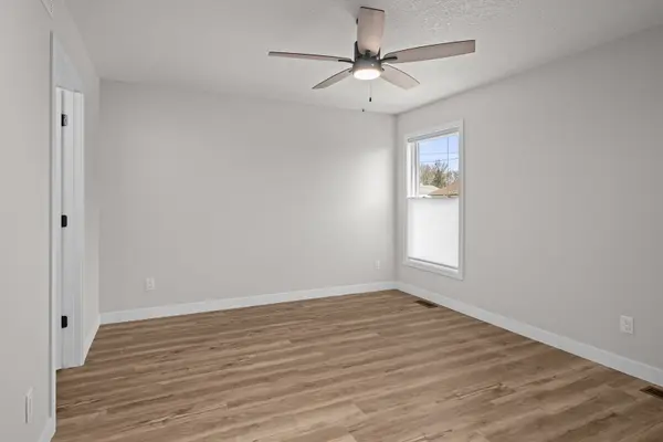 307 White ST, Mccausland, IA 52758