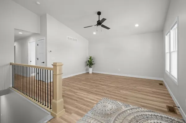 307 White ST, Mccausland, IA 52758