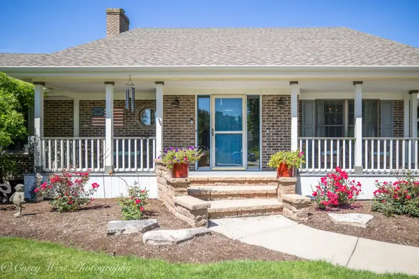 1545 Sunflower DR, Sycamore, IL 60178