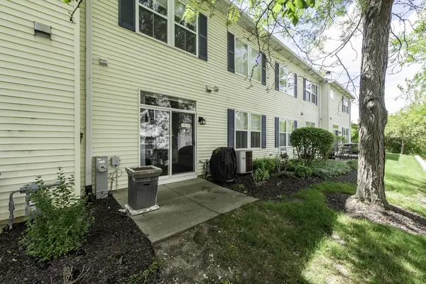 2896 Falling Waters LN, Lindenhurst, IL 60046