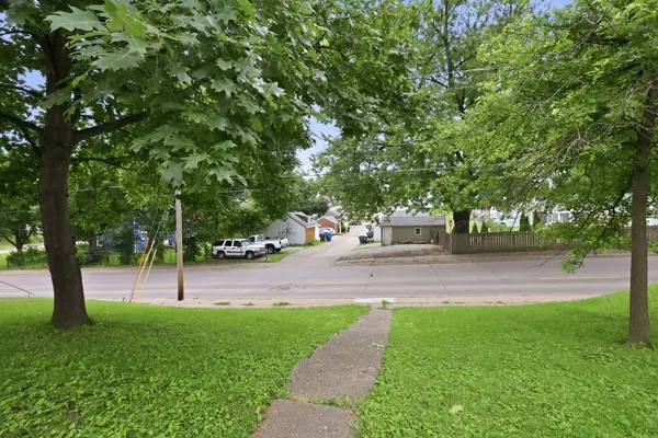 1120 W Lombard ST, Davenport, IA 52804