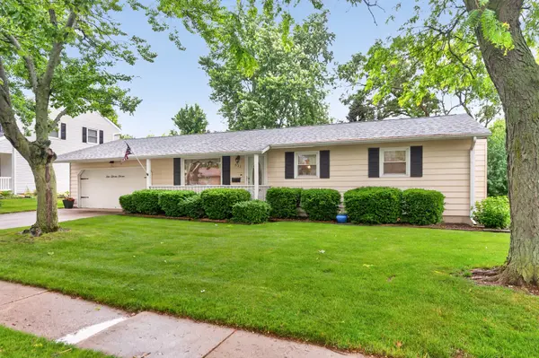 633 Emmert DR, Sycamore, IL 60178