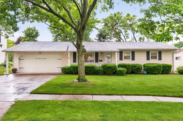 633 Emmert DR, Sycamore, IL 60178