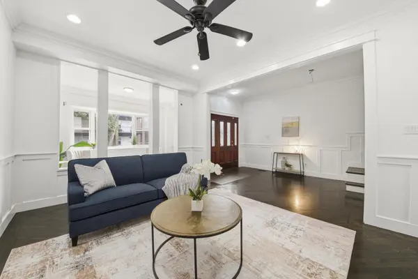 2446 W PENSACOLA AVE, Chicago, IL 60618