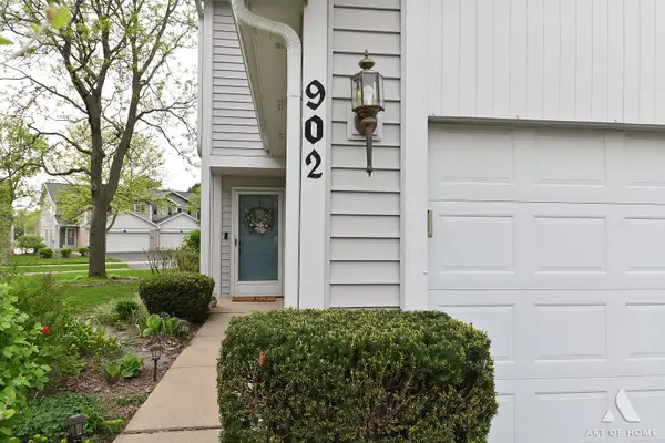 902 Ashley CT, Westmont, IL 60559